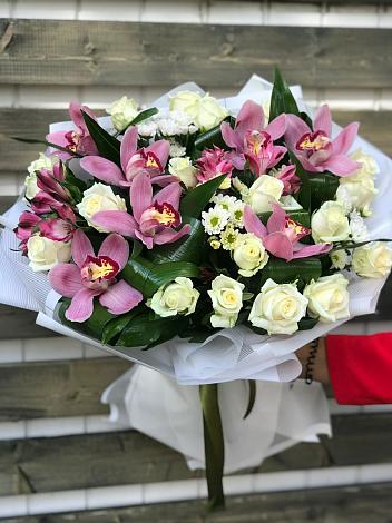 Букет цветов из: Розы и Хризантемы в Фазанном