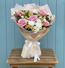 Букет цветов из:  Гвоздики, Орхидеи и Розы в Фазанном