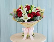 Букет цветов из:  Лилии и Розы в Фазанном