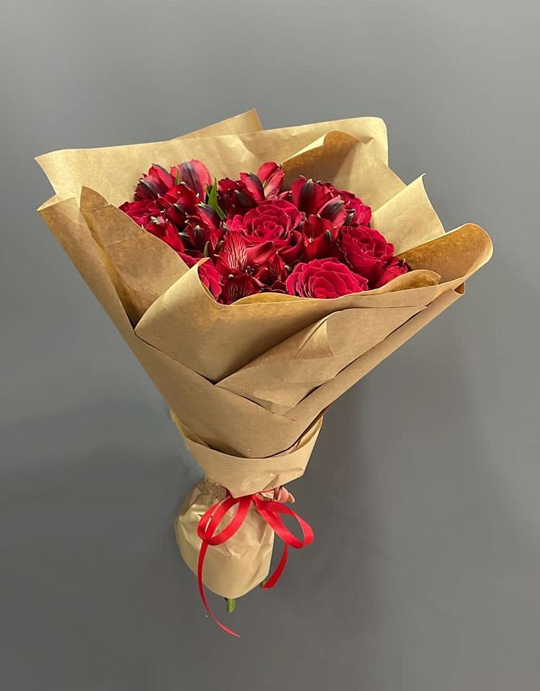 Букет цветов из: Альстромерии и Розы в Фазанном