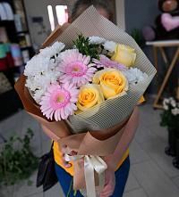 Букет цветов из:  Герберы, Розы и Хризантемы в Фазанном