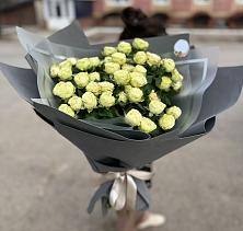 Букет Белые кустовые розы Солинеро в Фазанном