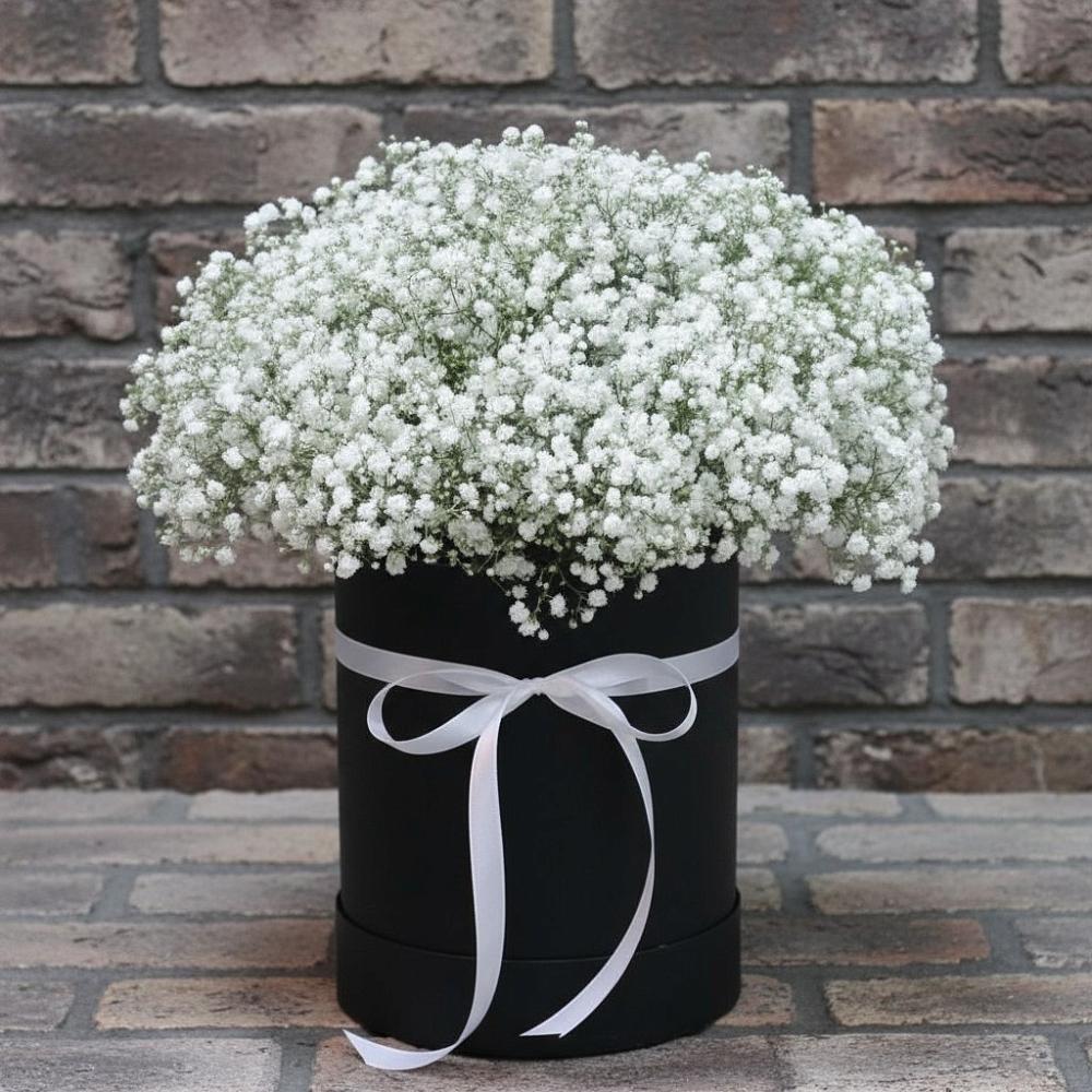 Цветочная композиция из Гипсофила в шляпной коробке в Фазанном