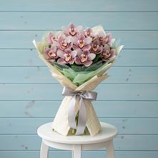 Букет цветов из:  Орхидеи и Розы в Фазанном