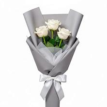 Букет 3 белые розы в Фазанном