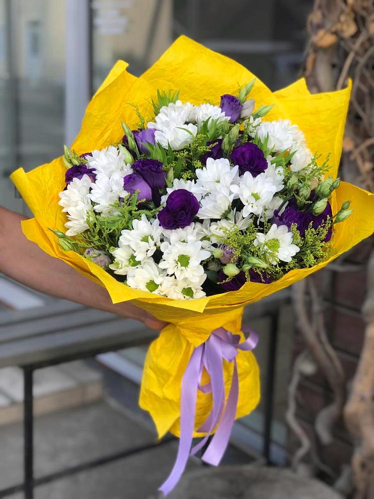 Букет цветов из: Ирисы, Хризантемы и Ромашки в Фазанном