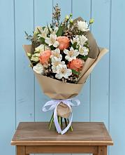 Букет цветов из:  Альстромерии, Лизиантусы, Розы и Хризантемы в Фазанном