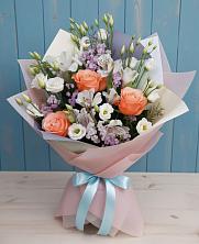 Букет цветов из:  Лизиантусы, Розы, Альстромерии и Гипсофила в Фазанном