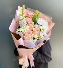 Букет цветов из:  Хризантемы и Розы в Фазанном