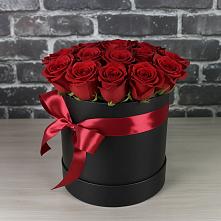 Цветочная композиция из Розы в шляпной коробке #REPLACE_PRED# Фазанном