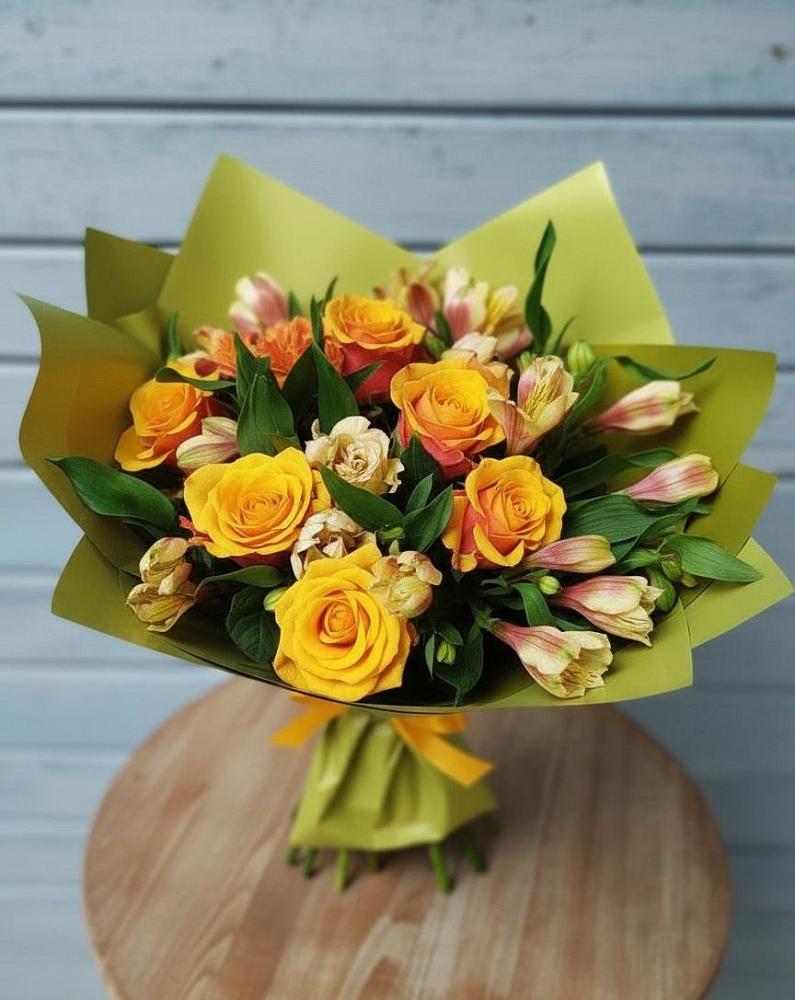 Букет цветов из: Альстромерии и Розы в Фазанном
