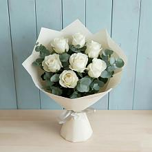 Букет Белые розы в Эвкалипте в Фазанном