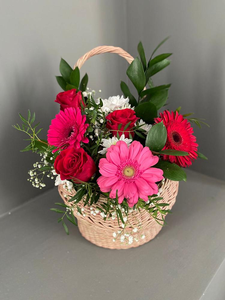 Цветочная композиция из Розы, Хризантемы и Герберы в корзине в Фазанном