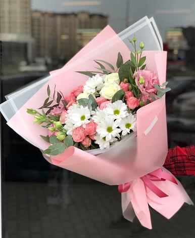 Букет цветов из: Розы, Лизиантусы и Хризантемы в Фазанном