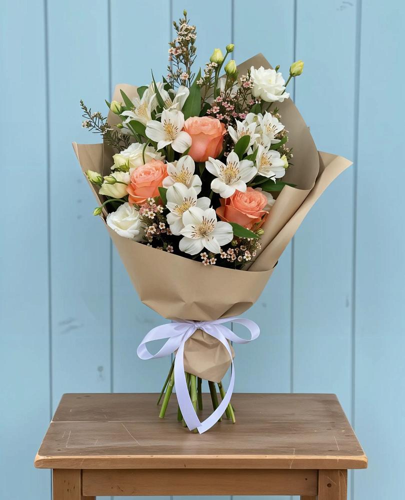 Букет цветов из: Альстромерии, Лизиантусы, Розы и Хризантемы в Фазанном