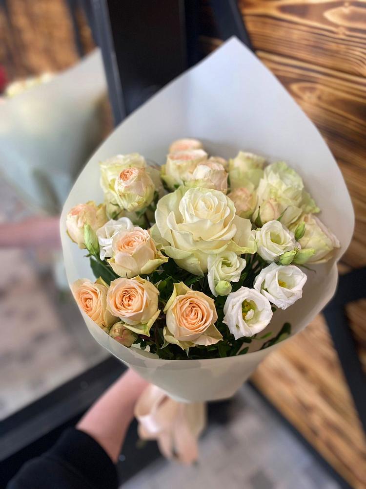 Букет цветов из: Розы и Лизиантусы в Фазанном